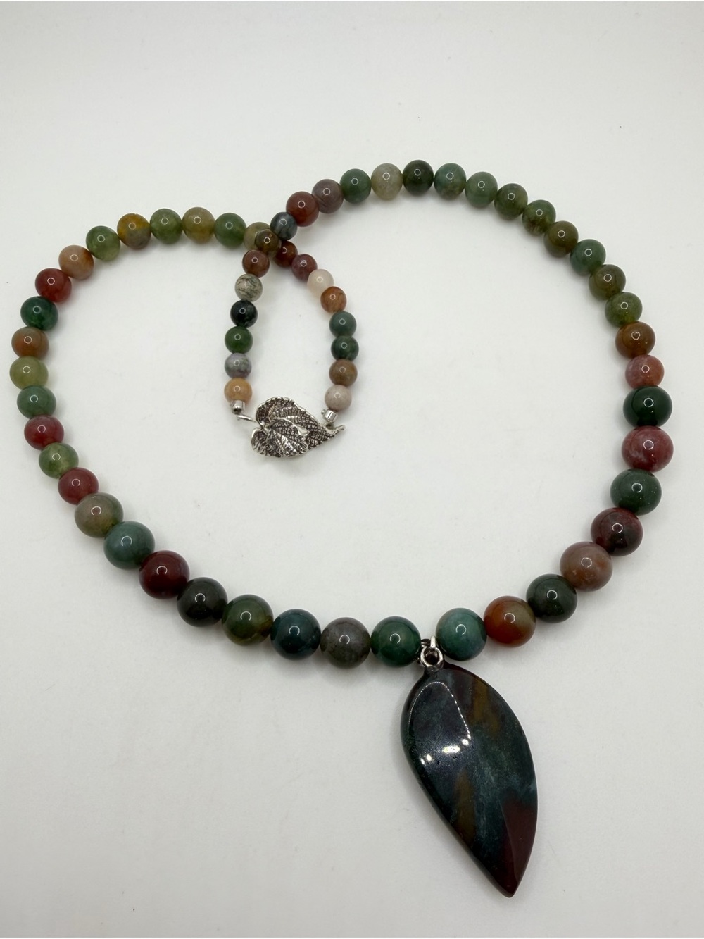 NWOT 20" Graduated Indian Agate beaded necklace w/ ornate 925 "leaf" clasp!